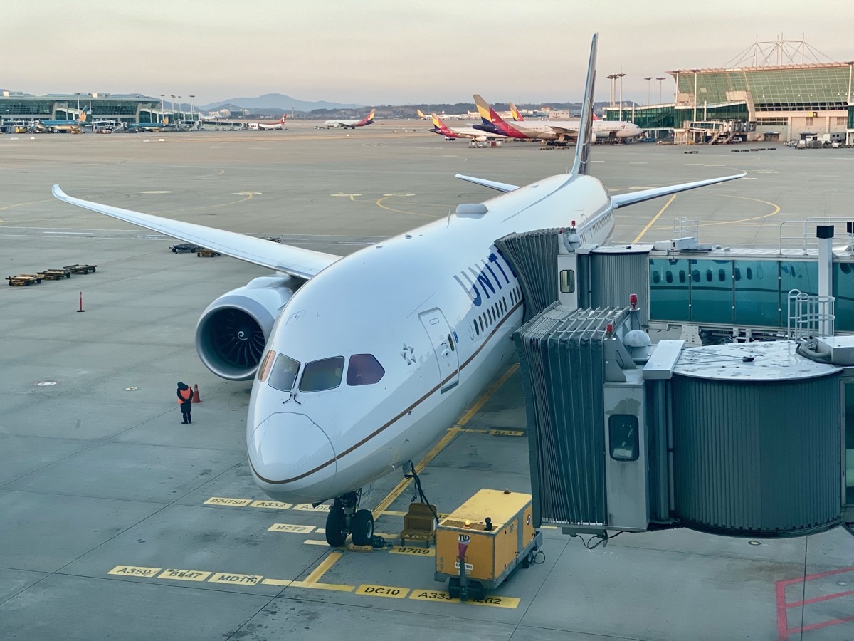 United 787